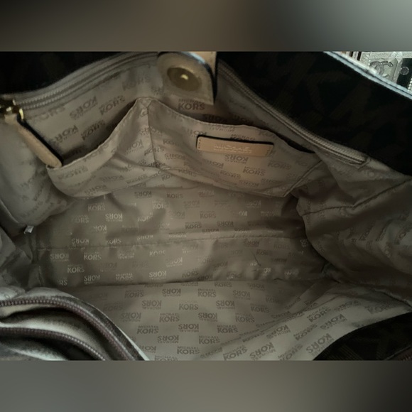 ✨ Michael Kors Signature Monogram Brown Leather Print Shoulder Bag✨LIKE NEW - Picture 4 of 14